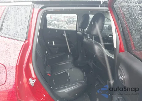 2020 Jeep Compass Latitude 4X4 z USA, uszkodzony, nr VIN 3C4NJDBB6LT119624